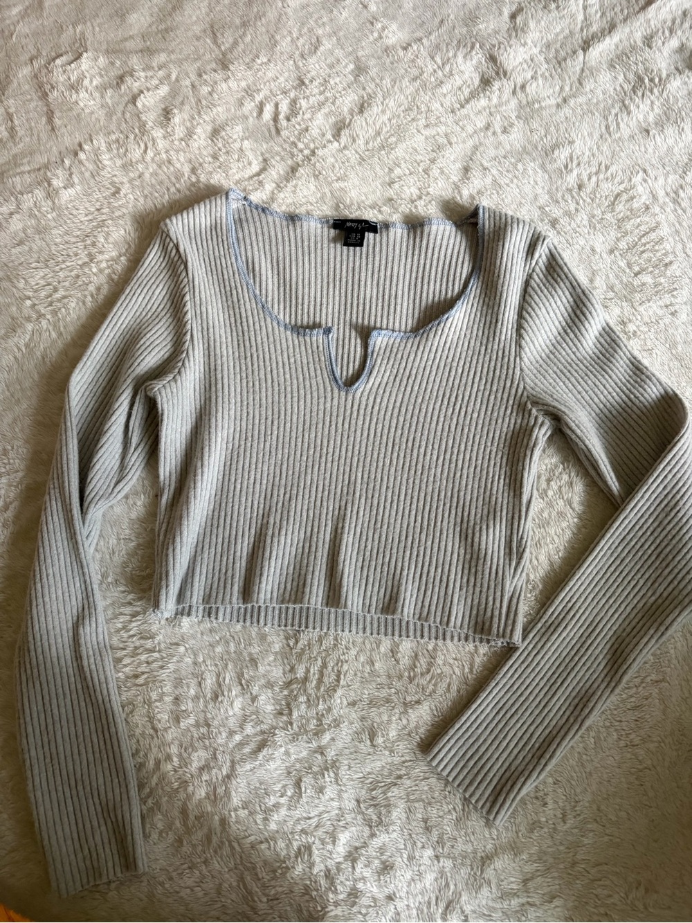 Nasty Gal Ribbed Long-Sleeve Cropped Top in Light Gray